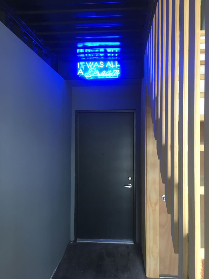 Rumah Nggak Biasa Ini Sepenuhnya Terbuat Dari Container Bekas